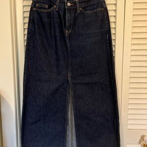 Gap Vintage Women's Dark Blue Denim Skirt